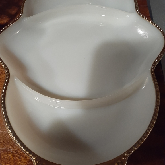 Milk glass - Picture 3 of 3